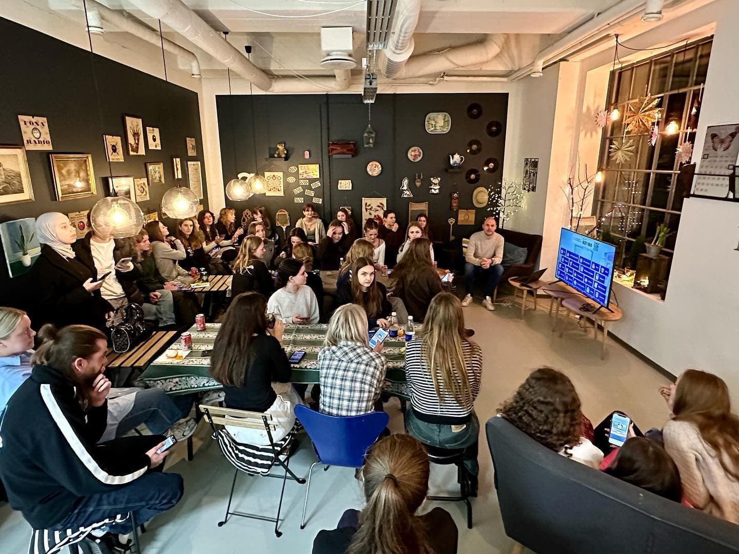 Lidkøb staff at a team meeting